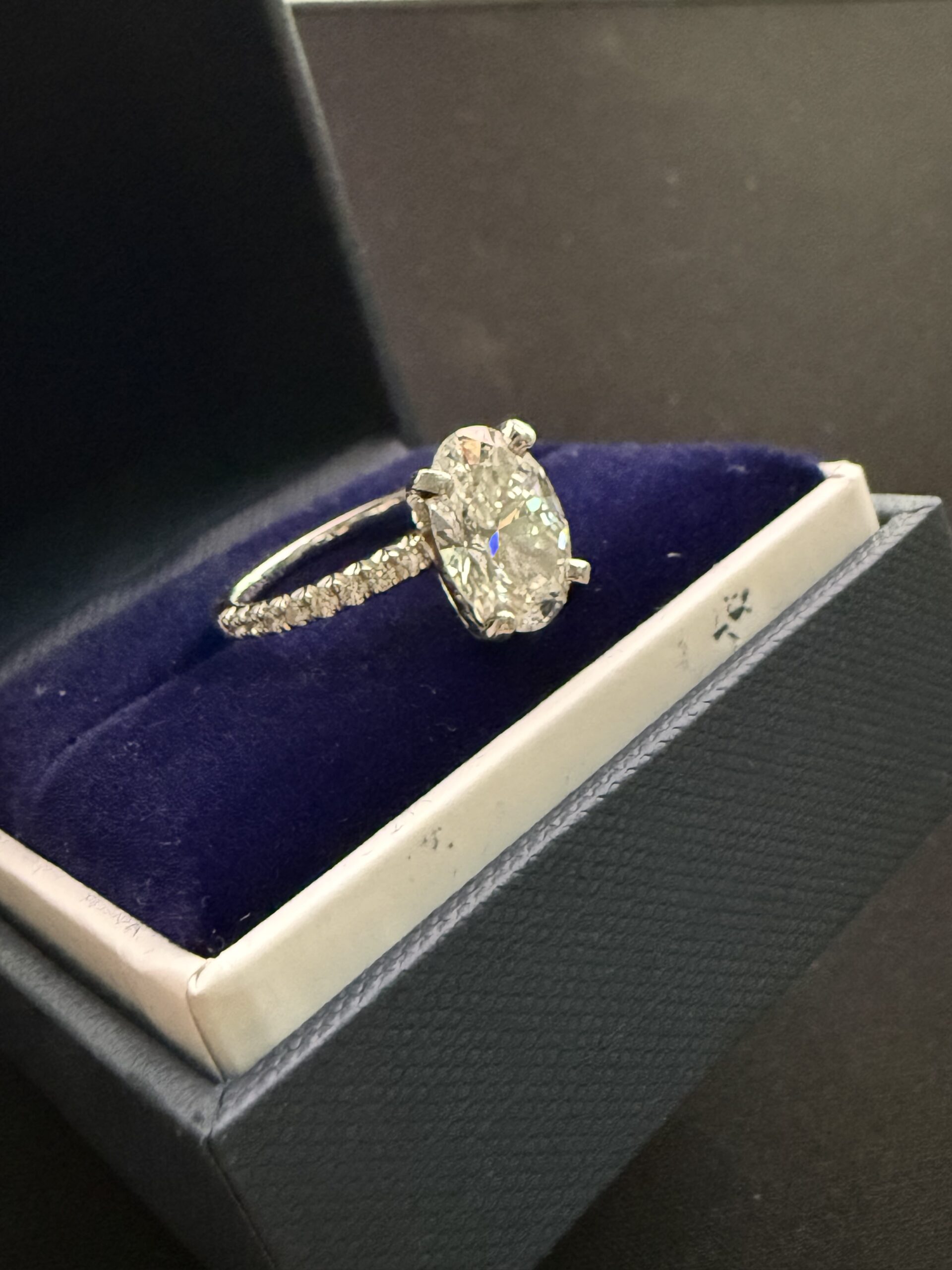 IGI 3.12 Carat F VVS1 Oval Lab Grown Diamond Ring - Image 3