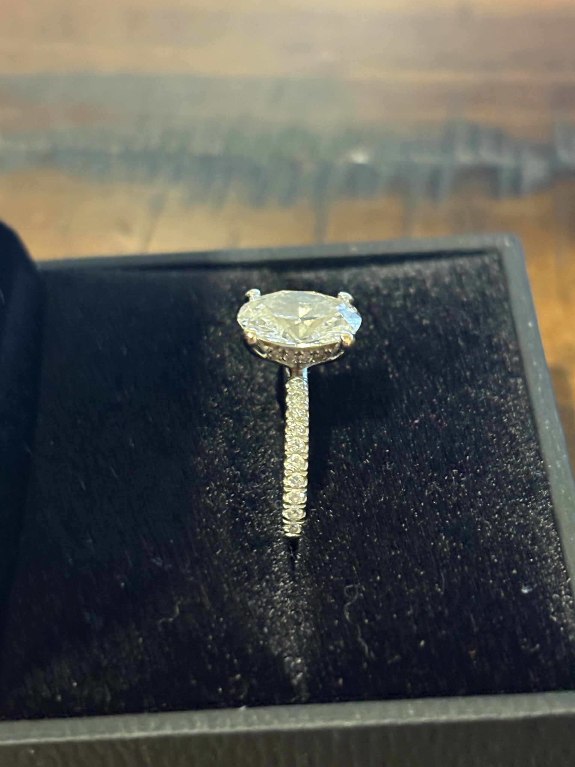 GCAL 1.78 Carat D VVS2 Oval Lab Grown Diamond Ring - Image 5