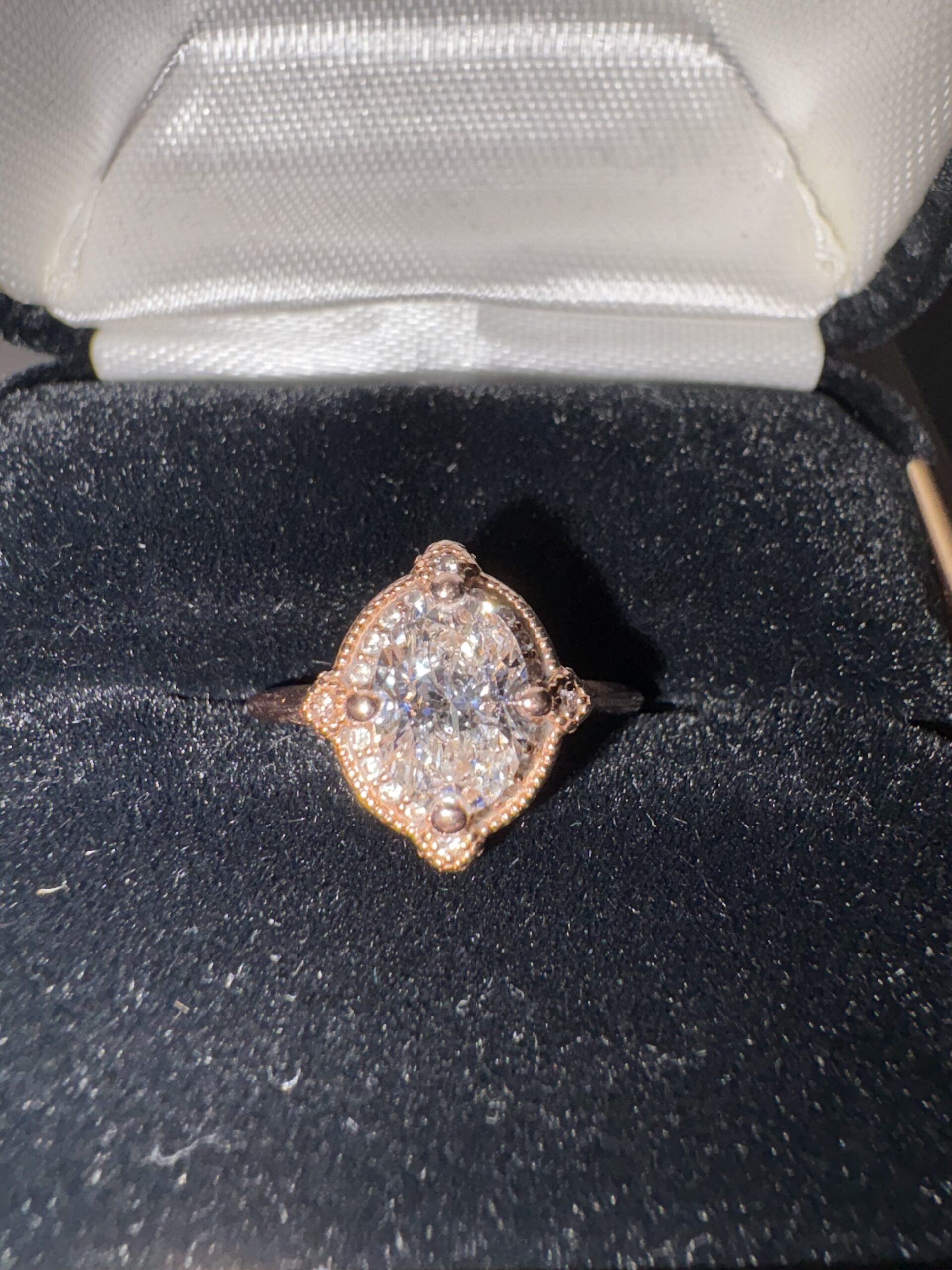 IGI 1.15 Carat G VS1 Oval Lab Grown Diamond Ring - Image 11