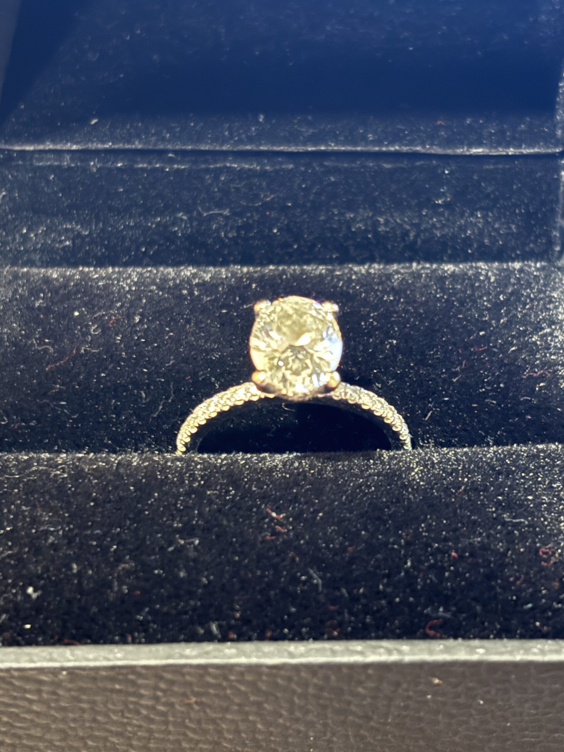 GCAL 1.78 Carat D VVS2 Oval Lab Grown Diamond Ring - Image 3