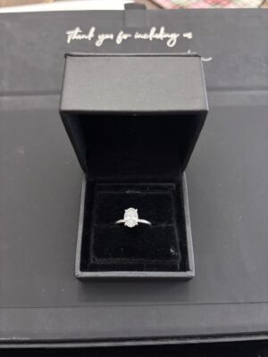 Not Sure/Unknown 1.81 Carat H VVS2 Oval Lab Grown Diamond Ring