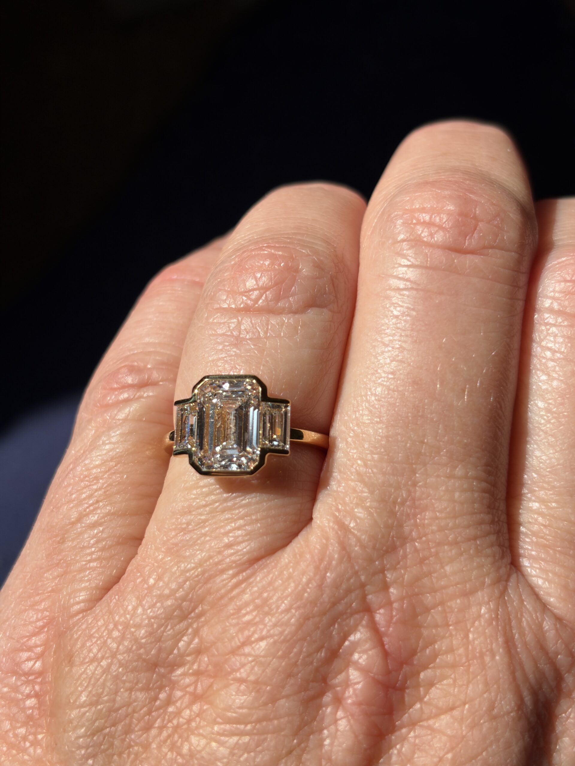 IGI 2.81 Carat E VVS2 Emerald Lab Grown Diamond Ring - Image 2