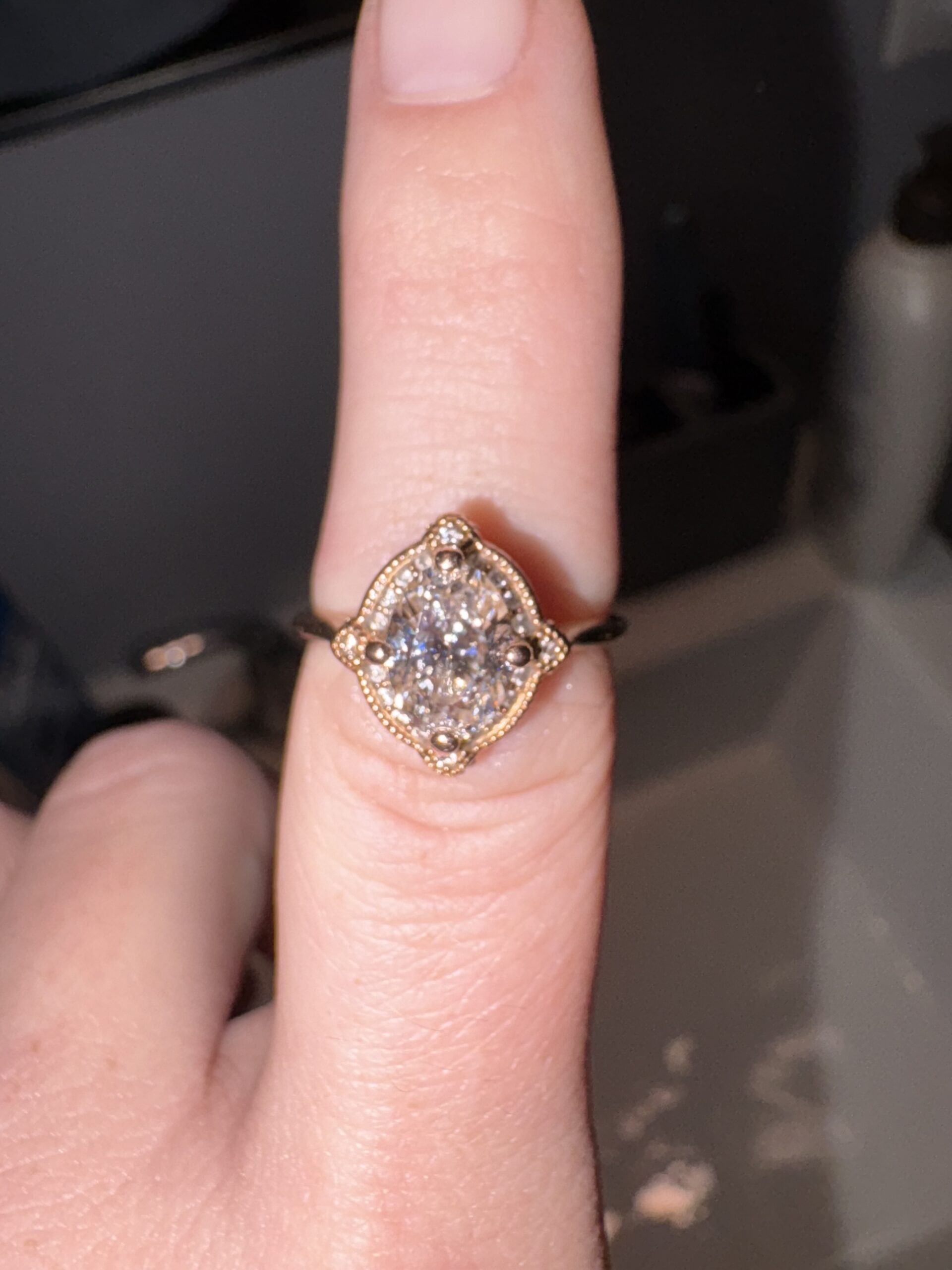 IGI 1.15 Carat G VS1 Oval Lab Grown Diamond Ring - Image 9