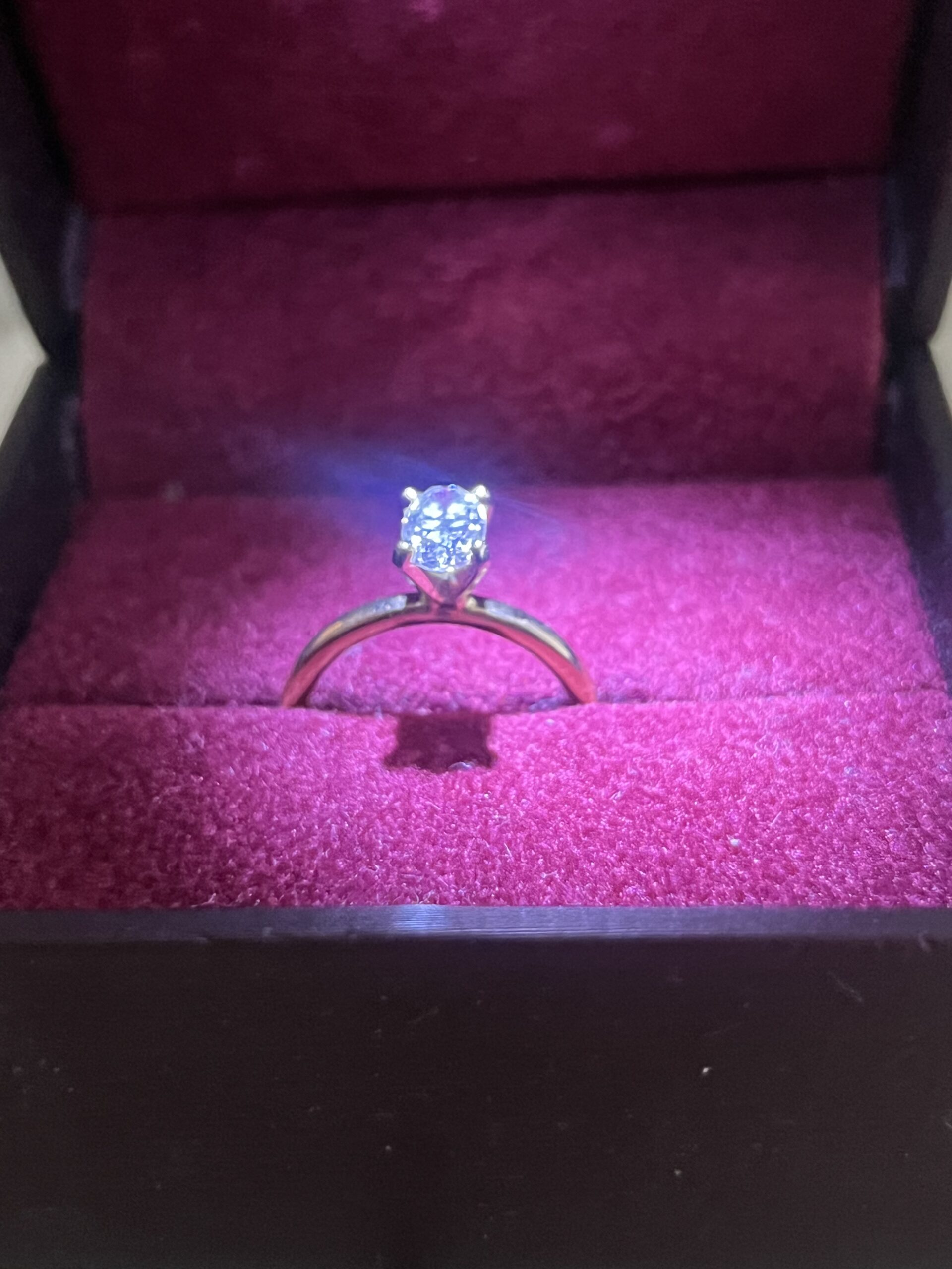 IGI 1.01 Carat D SI1 Oval Lab Grown Diamond Ring - Image 2