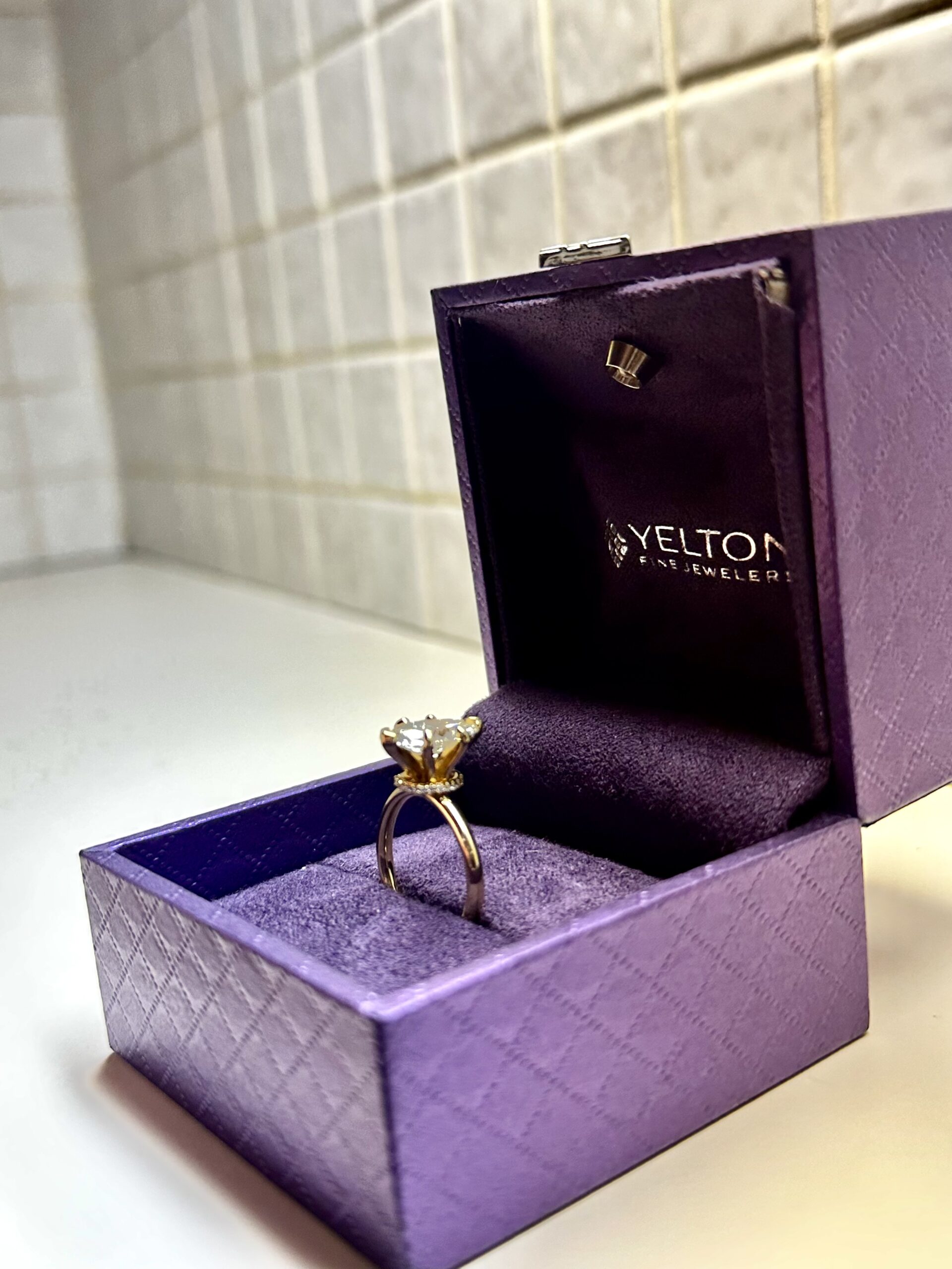 IGI 1.82 Carat G VS1 Marquise Lab Grown Diamond Ring - Image 3