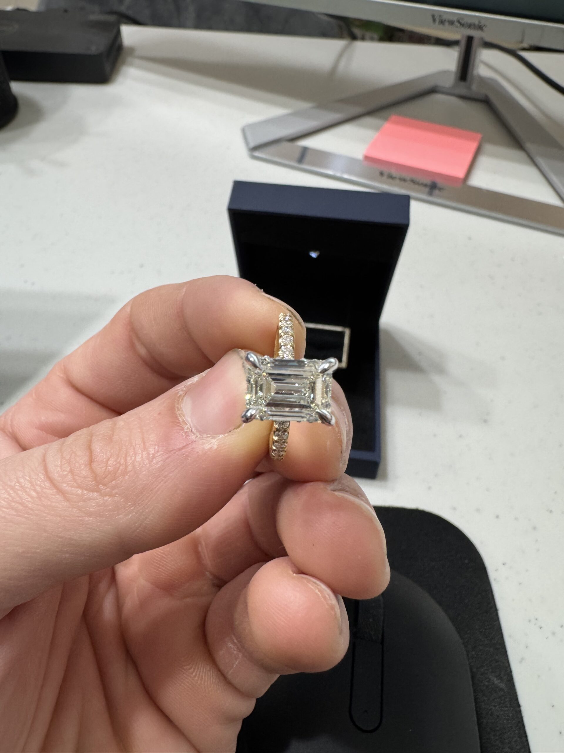 IGI 3.29 Carat J VVS2 Emerald Lab Grown Diamond Ring - Image 2