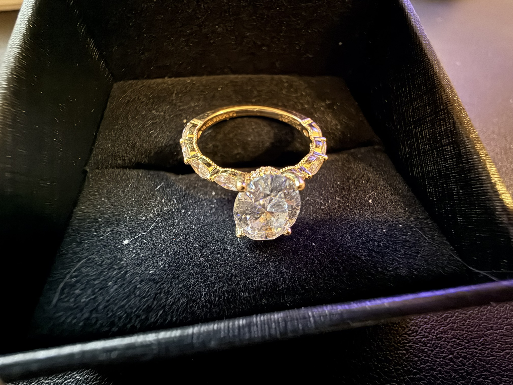 GSI 2.58 Carat F VVS2 Oval Lab Grown Diamond Ring - Image 4