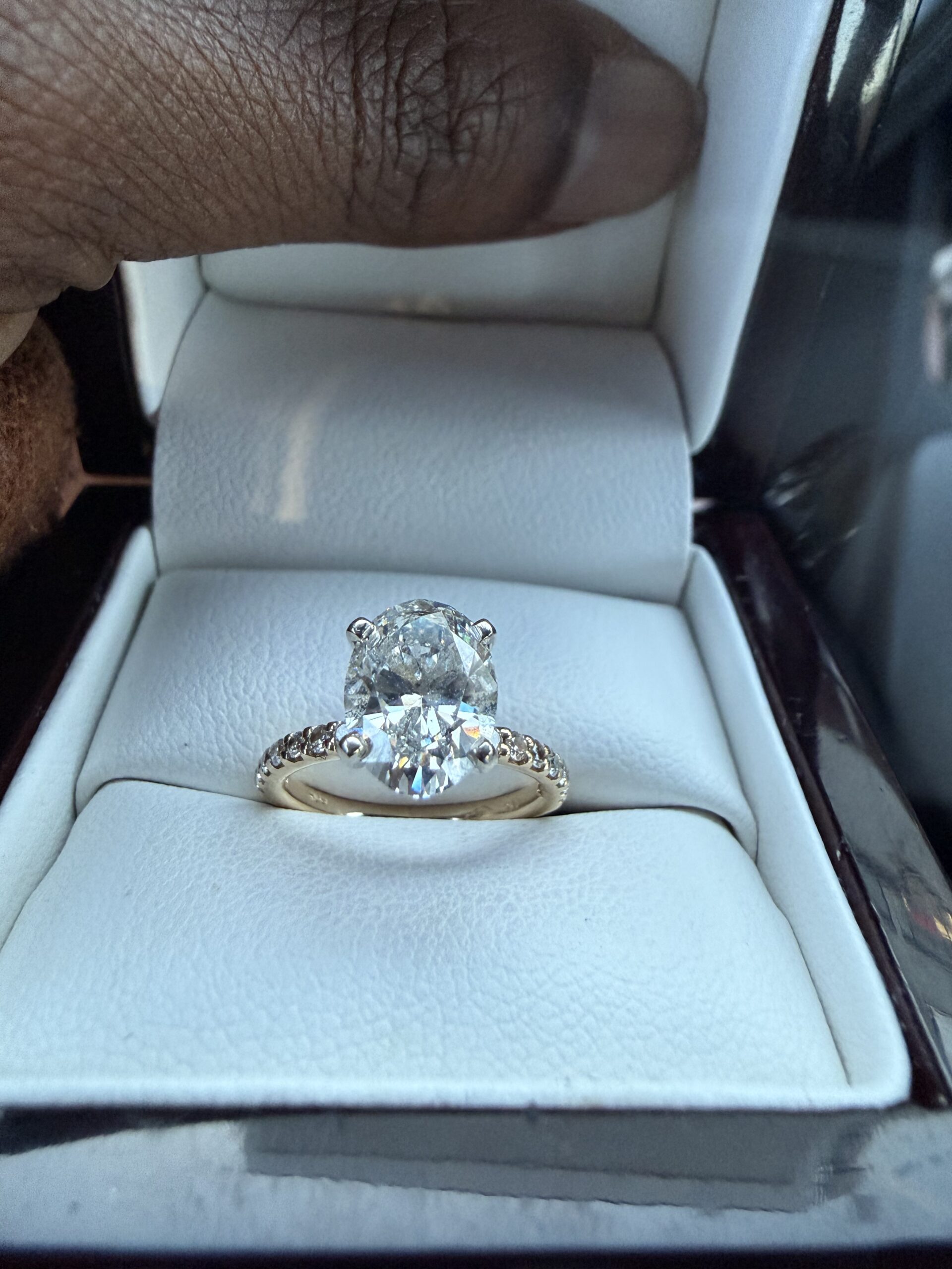 Not Sure/Unknown 2 Carat I SI1 Oval Lab Grown Diamond Ring - Image 2