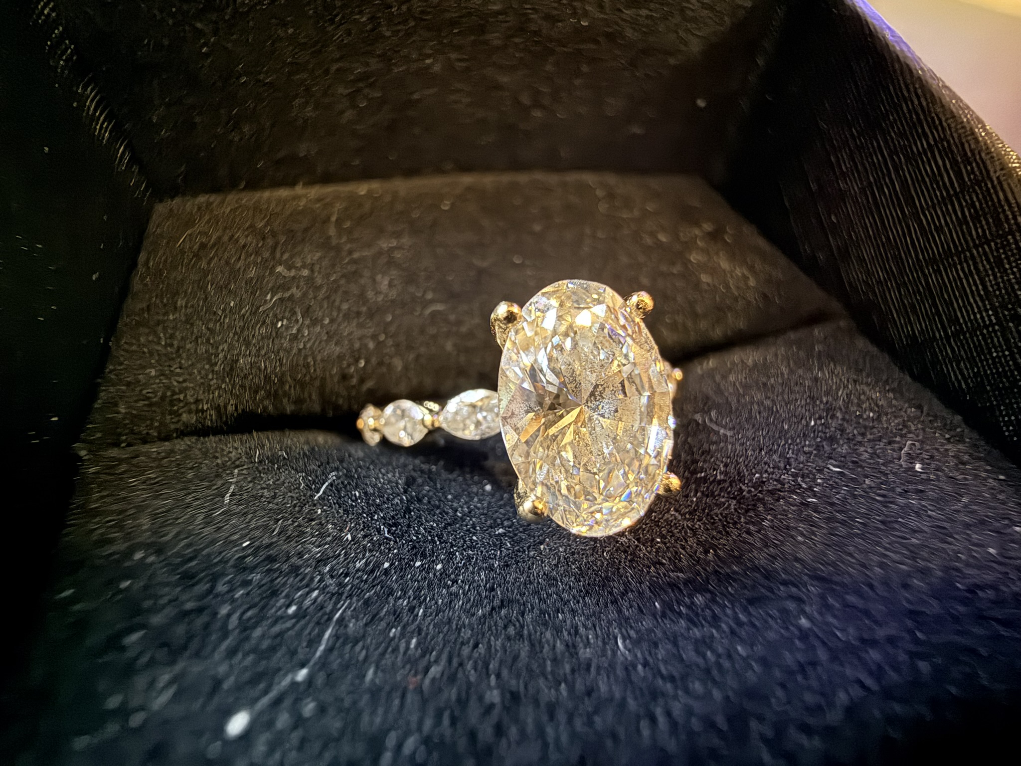 GSI 2.58 Carat F VVS2 Oval Lab Grown Diamond Ring - Image 2