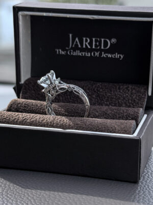 IGI 1.65 Carat F SI1 Round Lab Grown Diamond Ring