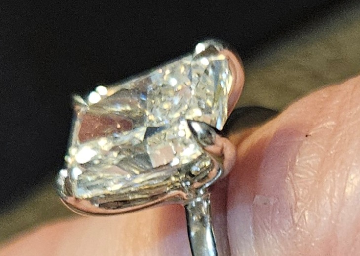 Not Sure/Unknown 2.8 Carat F VVS2 Radiant Lab Grown Diamond Ring - Image 4