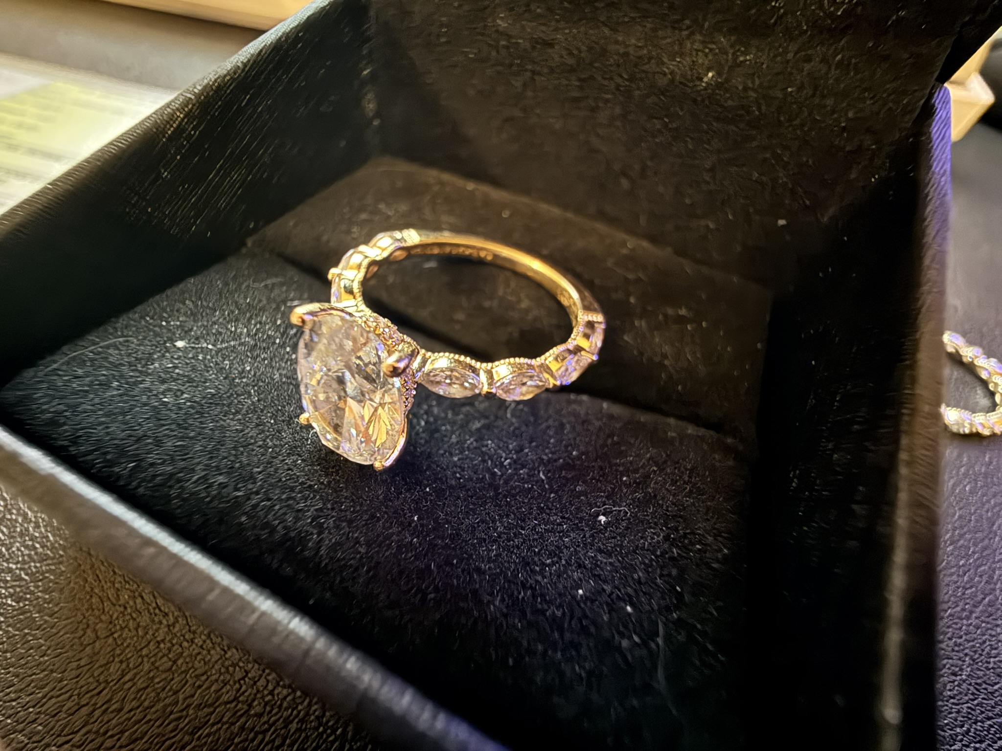 GSI 2.58 Carat F VVS2 Oval Lab Grown Diamond Ring - Image 3