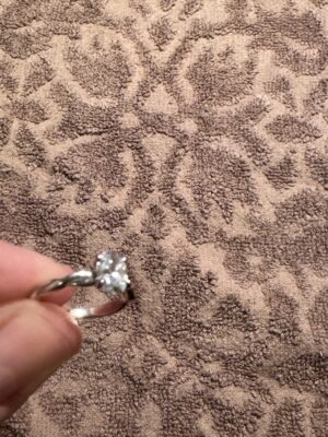 IGI 1.0 Carat G VS1 Oval Lab Grown Diamond Ring