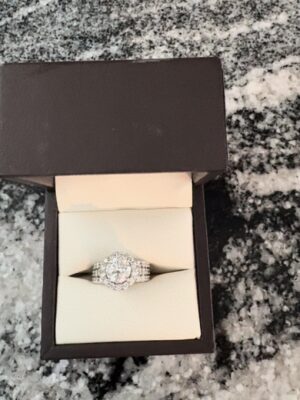 IGI 2.9 Carat F VS2 Round Lab Grown Diamond Ring