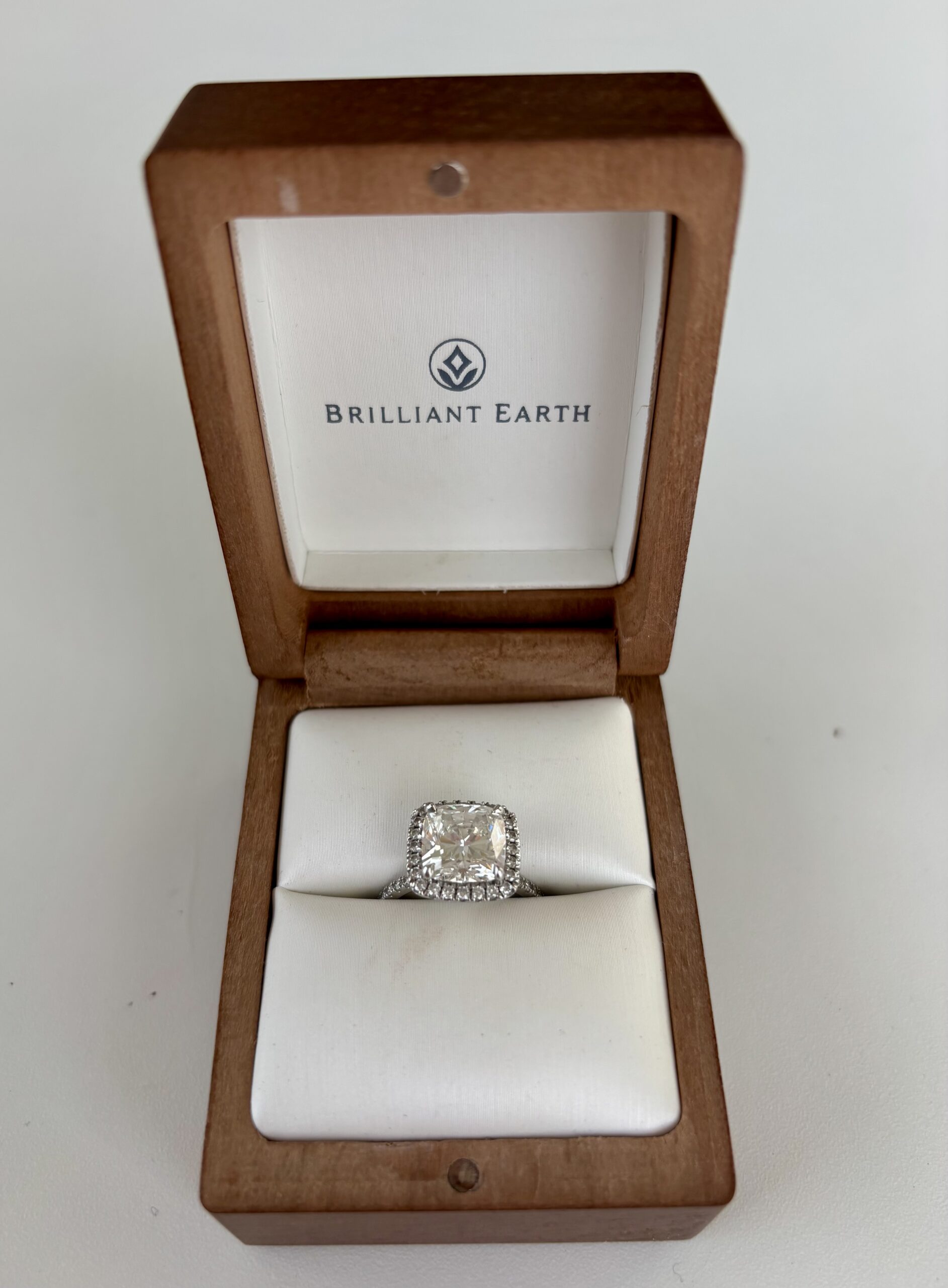 IGI 3.12 Carat G VVS2 Cushion Lab Grown Diamond Ring - Image 5