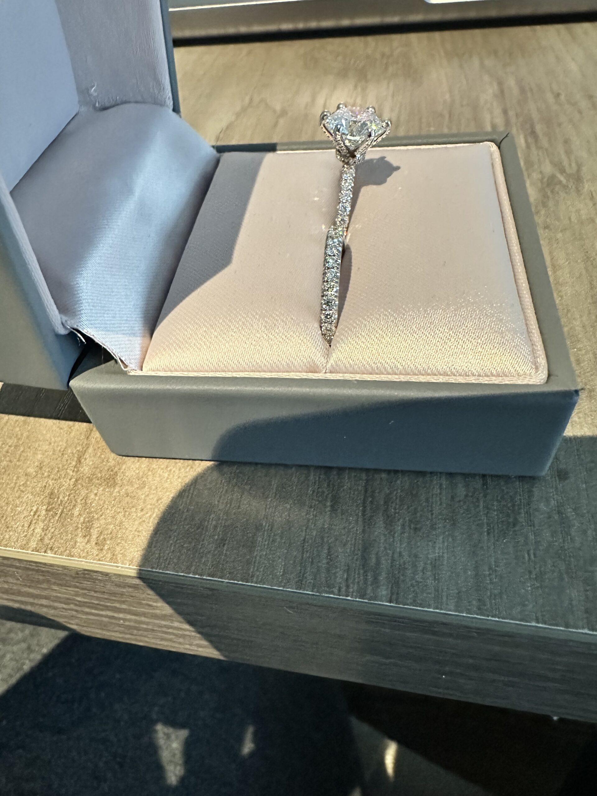 IGI 3.03 Carat E VVS2 Round Lab Grown Diamond Ring - Image 4