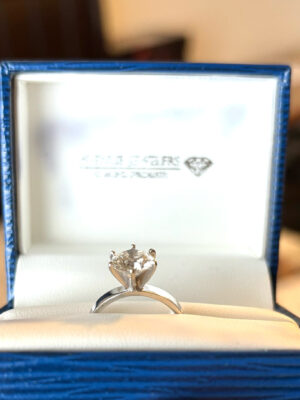 IGI 1.76 Carat G VS1 Round Lab Grown Diamond Ring