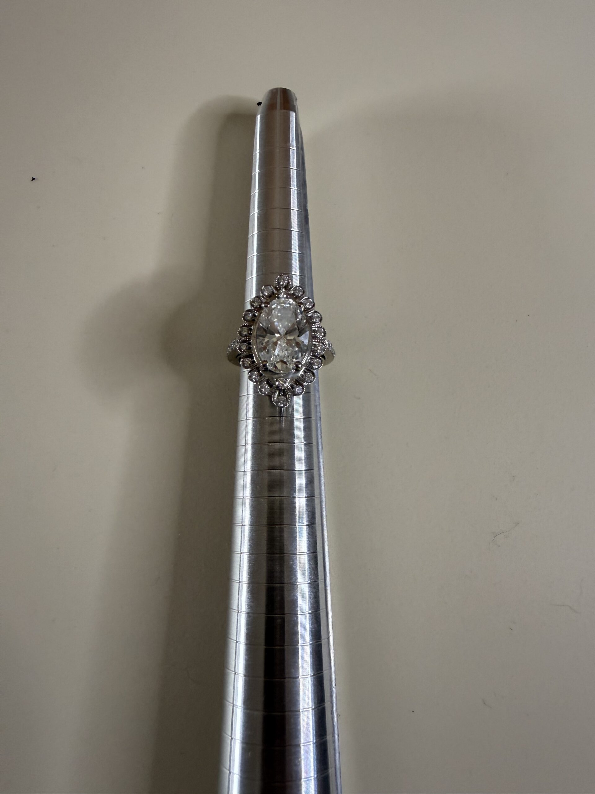 4+ CT Lab Grown Diamond Antique Style Ring - Image 3