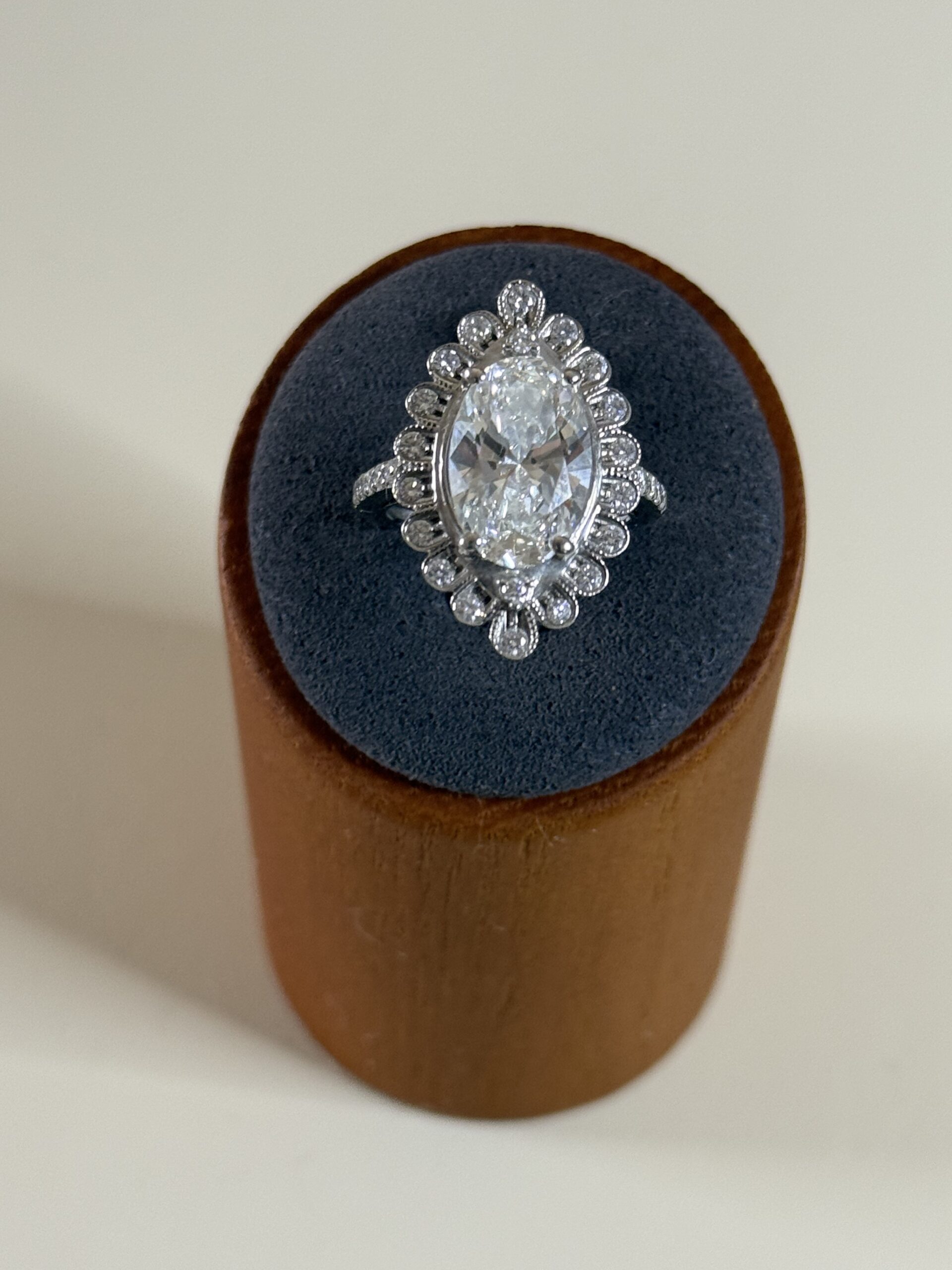 4+ CT Lab Grown Diamond Antique Style Ring - Image 2