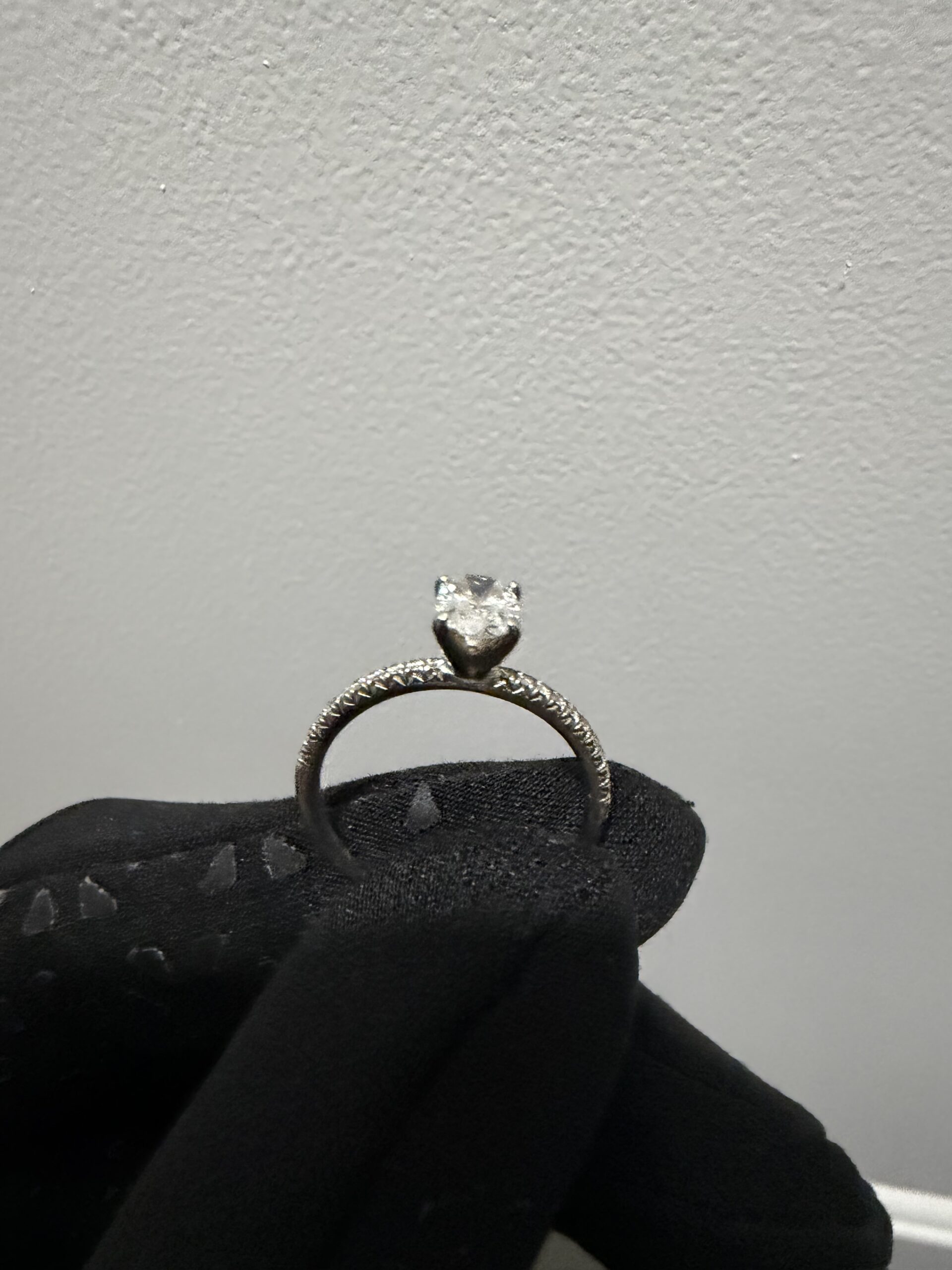 Not Sure/Unknown .80 Carat E VVS1 Oval Lab Grown Diamond Ring - Image 2