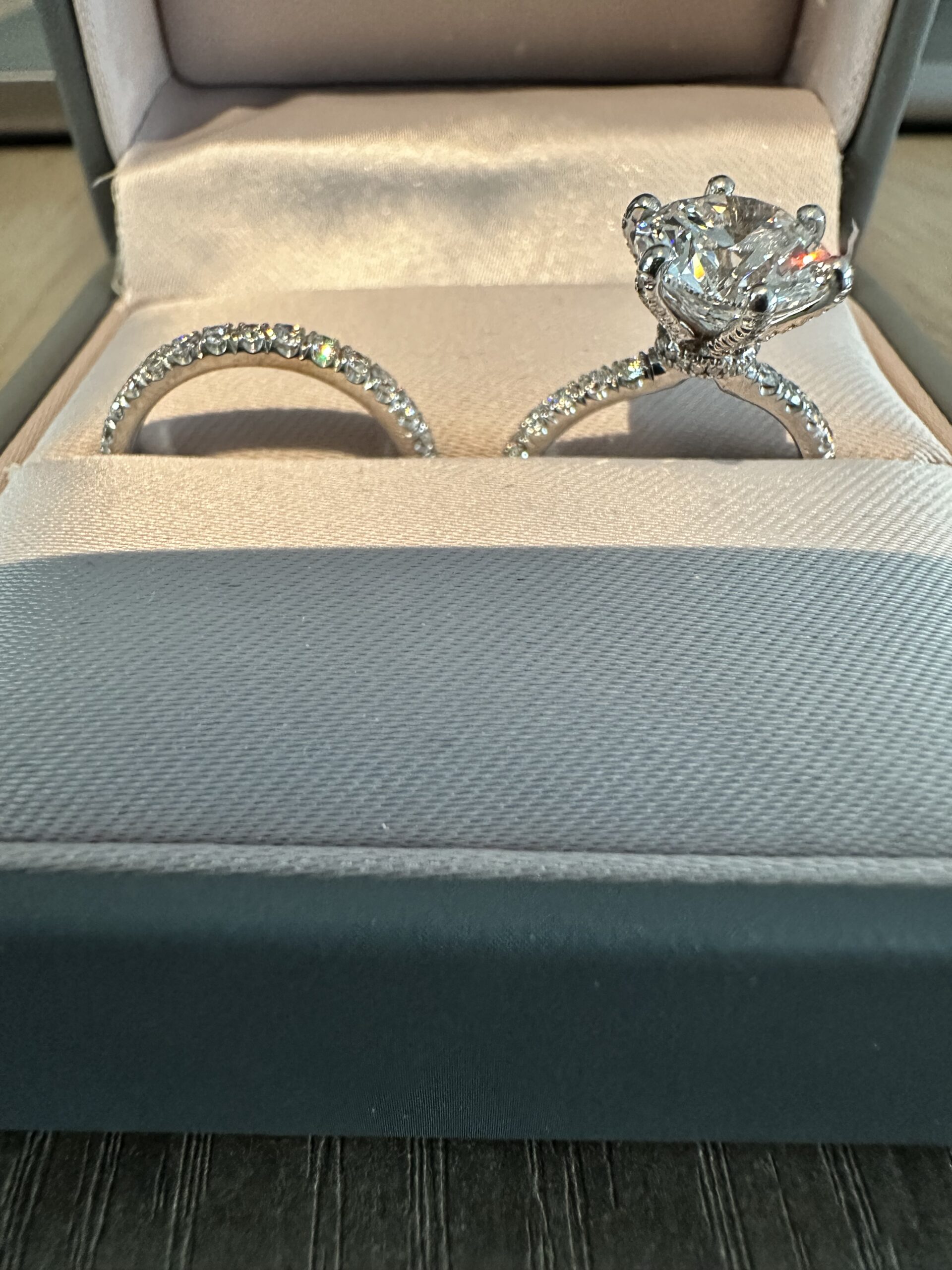 IGI 3.03 Carat E VVS2 Round Lab Grown Diamond Ring - Image 7