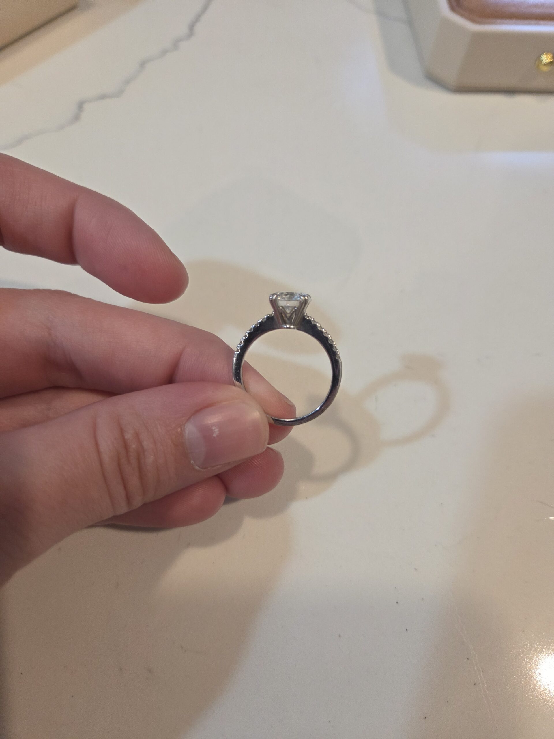 IGI 2 Carat E VS1 Round Lab Grown Diamond Ring - Image 3