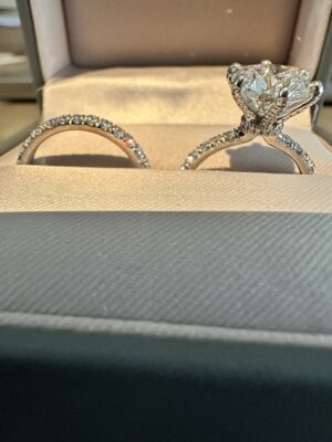 IGI 3.03 Carat E VVS2 Round Lab Grown Diamond Ring