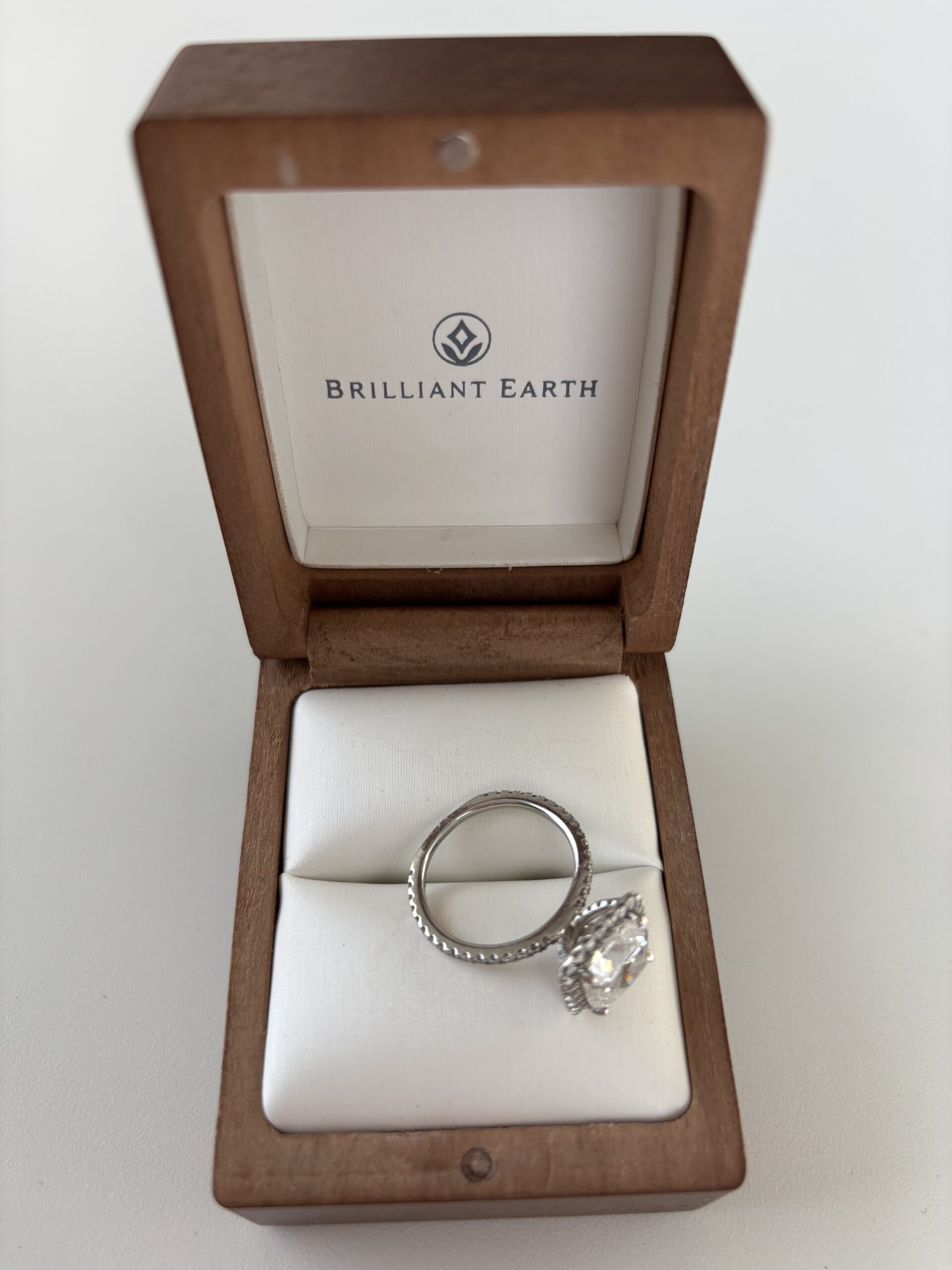 IGI 3.12 Carat G VVS2 Cushion Lab Grown Diamond Ring - Image 4