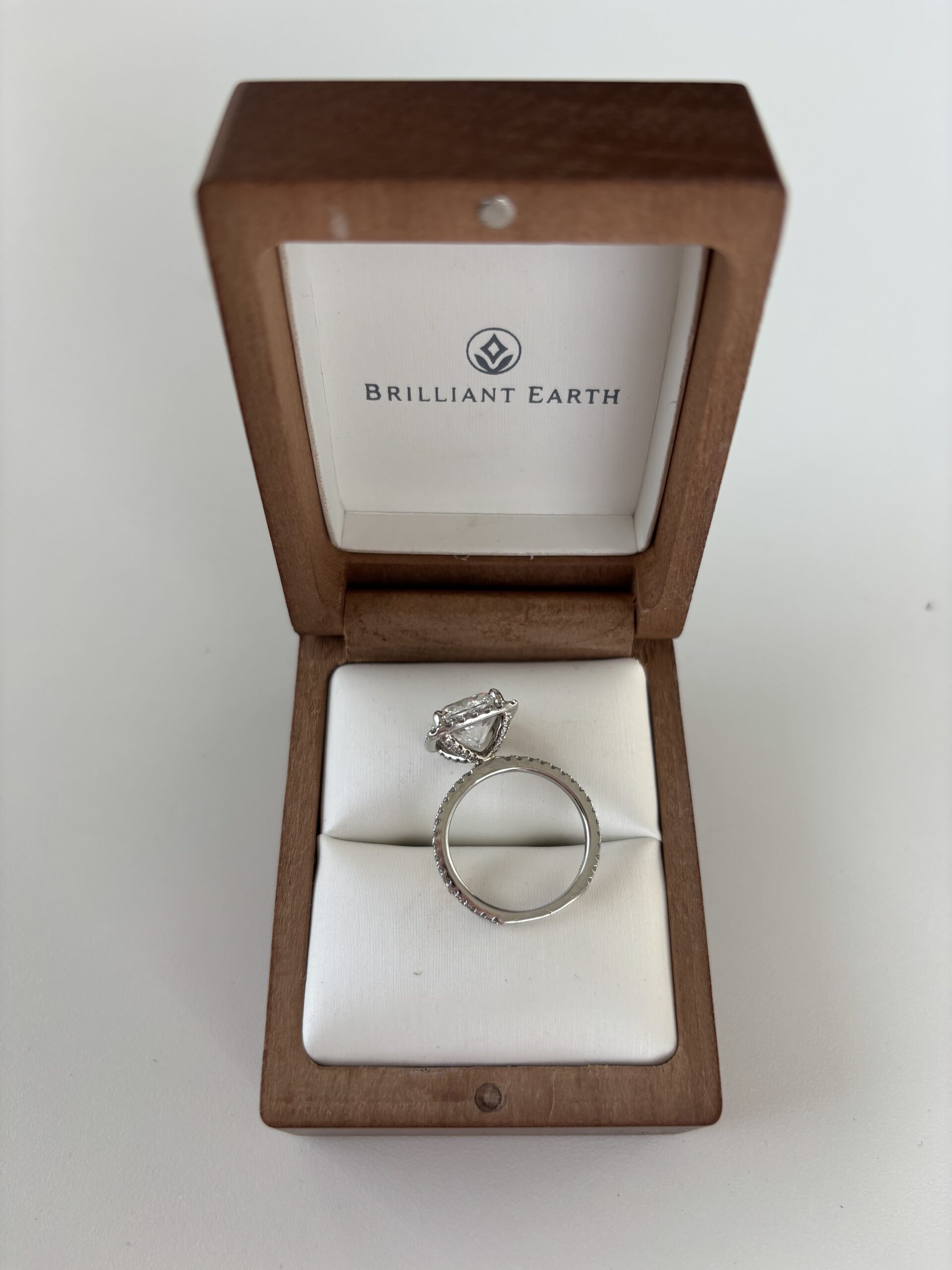 IGI 3.12 Carat G VVS2 Cushion Lab Grown Diamond Ring - Image 3