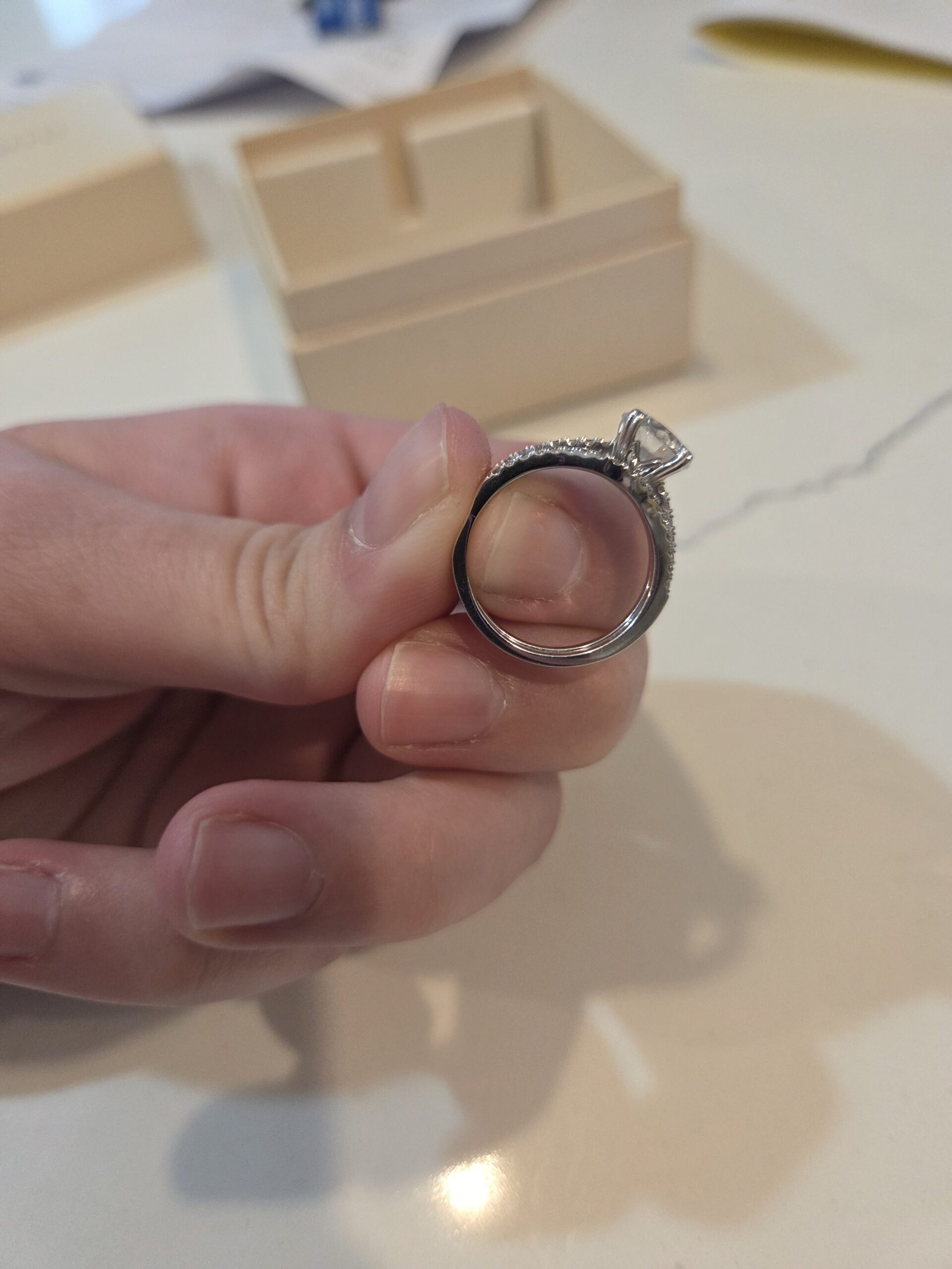 IGI 2 Carat E VS1 Round Lab Grown Diamond Ring - Image 6