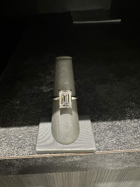 5.06 CT E VVS2 Lab Grown Emerald Diamond Ring - Image 4