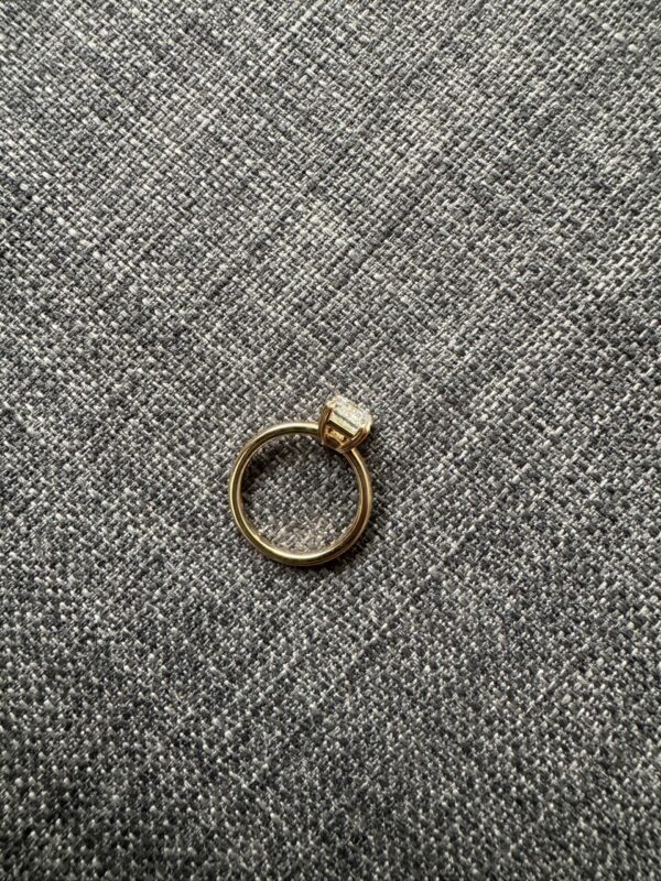 2.02 E,vs1 Emerald Cut-Lab Grown Diamond Ring - Image 3