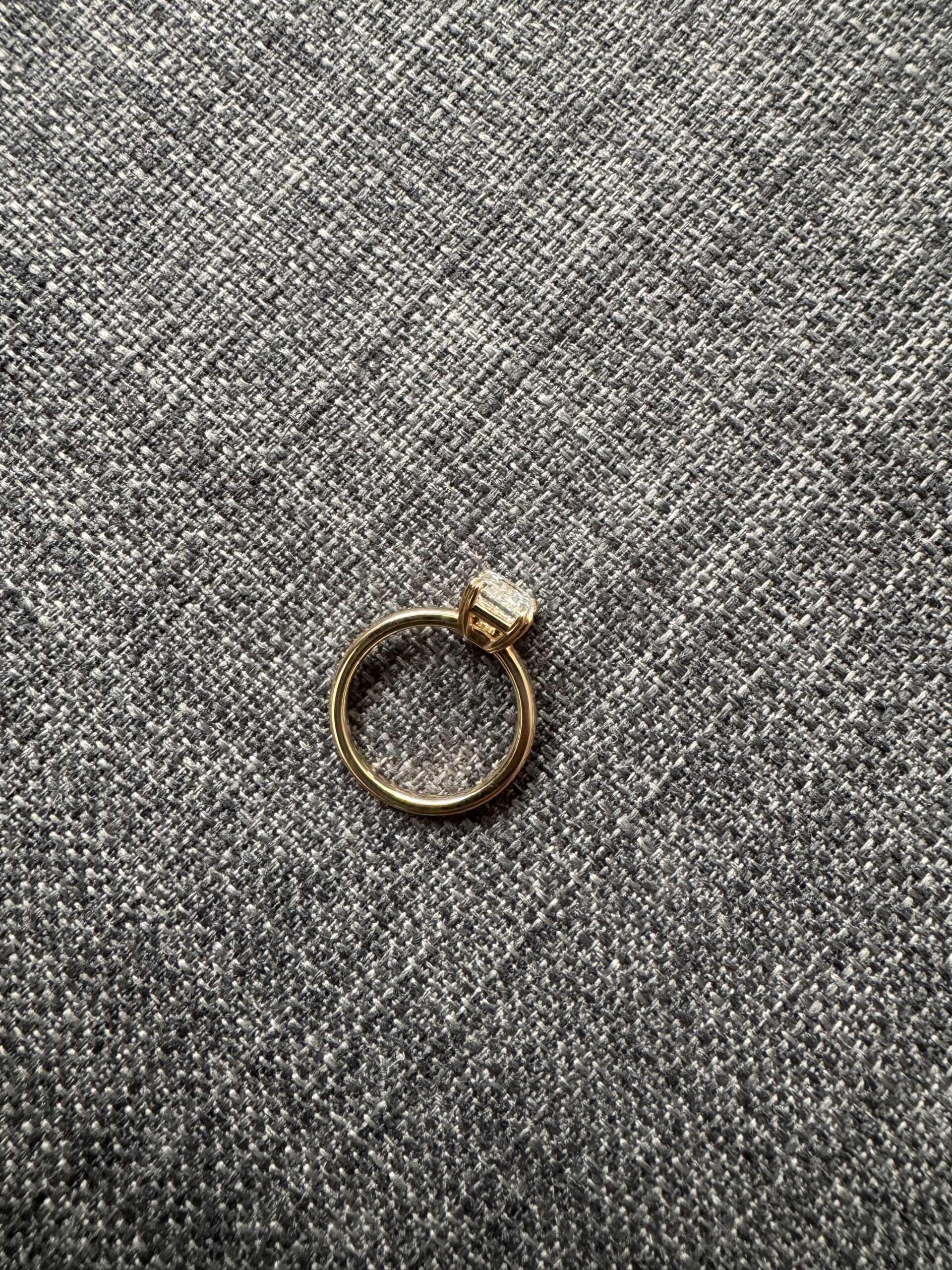 2.02 E,vs1 Emerald Cut-Lab Grown Diamond Ring - Image 3