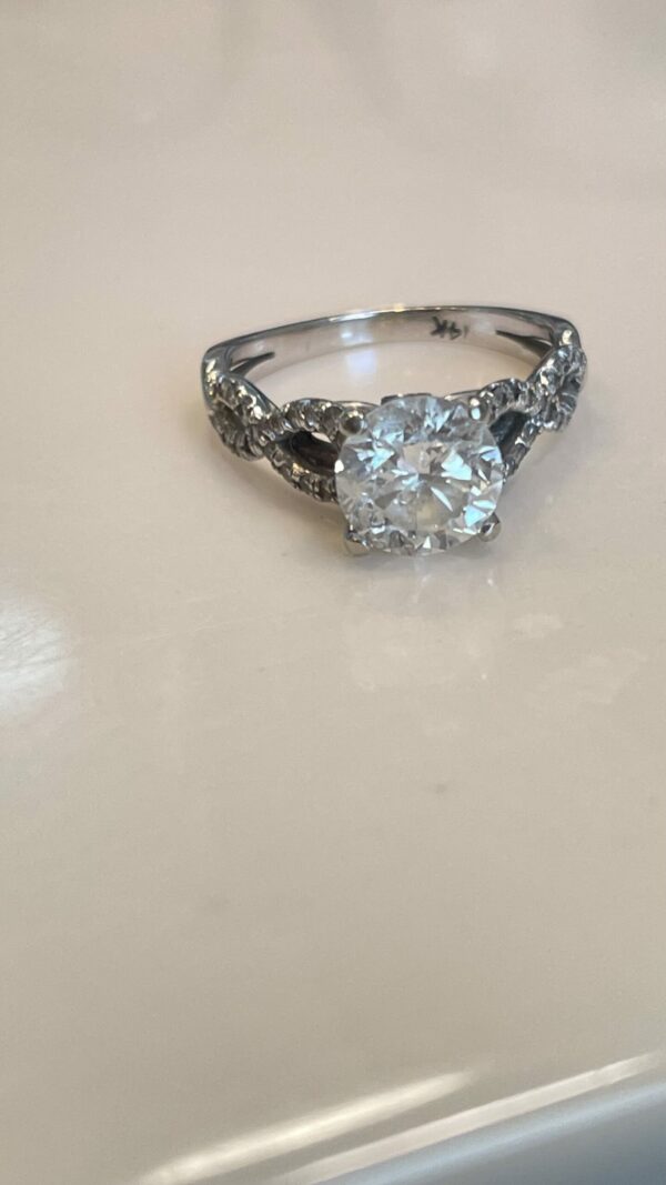 2.53 CT H I1 Round Brilliant Diamond Ring - Image 2