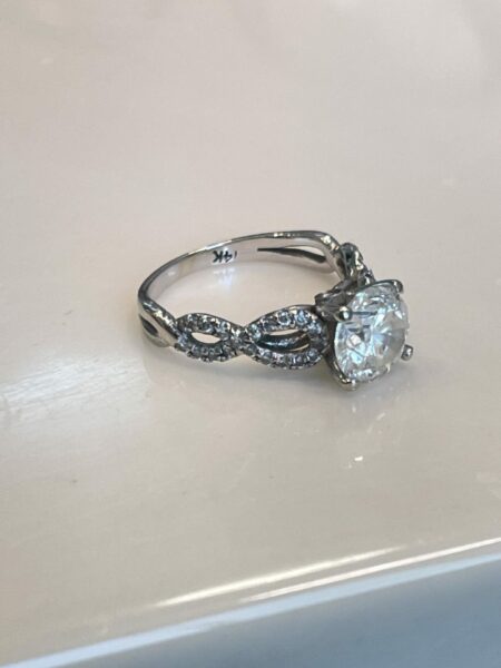 2.53 CT H I1 Round Brilliant Diamond Ring - Image 3
