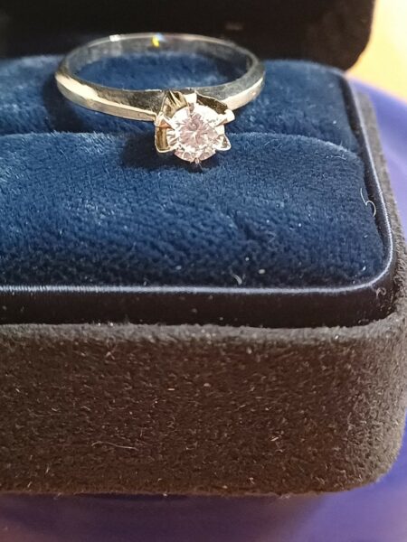 0.69 CT Vintage Diamond Ring - Image 9