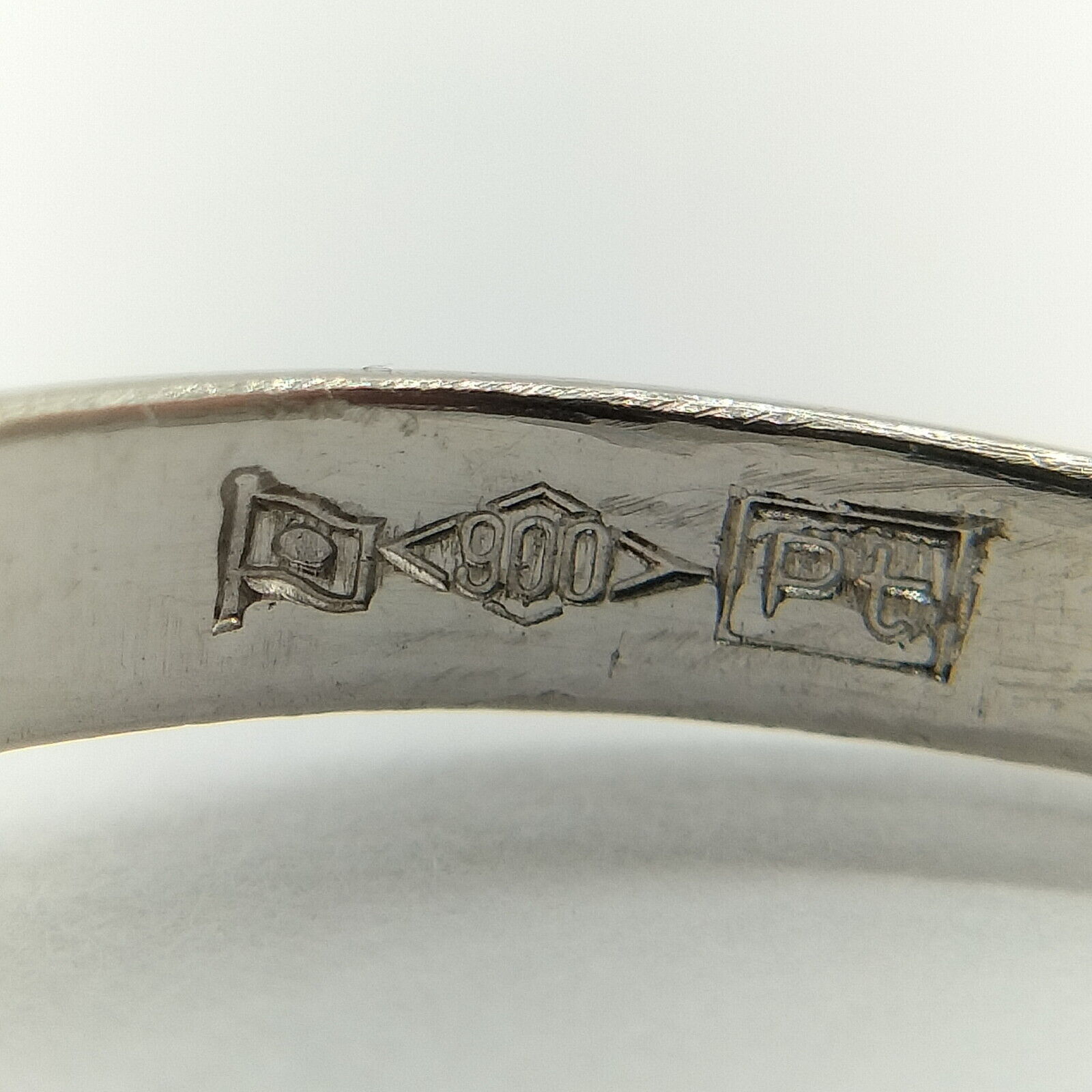 0.69 CT Vintage Diamond Ring - Image 5